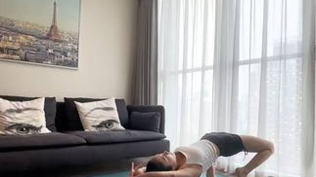 每天滚背50次，坚持一周会有意想不到的#小动作大作用#脸胯#背部训练