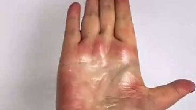 去除胶水小妙招 你家的胶是谁帮你去除呢，他们是怎么去除呢，##小妙招大作用 #上热门