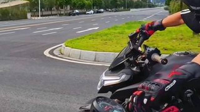 就现在 艾特一个这辈子都不会绝交的朋友！#机车 #赛550s