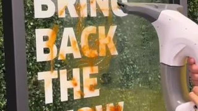 用了两年的擦窗神器，帮我省了很多事，边擦边吸水，一下子就干净了！#家务好帮手 #卡赫擦窗机