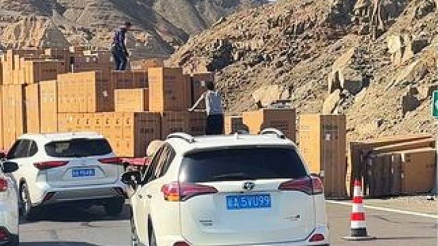 甘沟堵车原因大揭密，假期出行注意安全。#甘沟 #堵车 #实时路况 #创作灵感