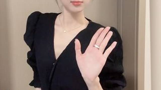 想文案好难 想你就不会#甜妹 #浅跳一下 #手势舞