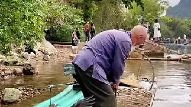 #山青水秀好风光游山逛水看风景 #就想在桂林看山山水水 #漓江渔翁 #旅行推荐官