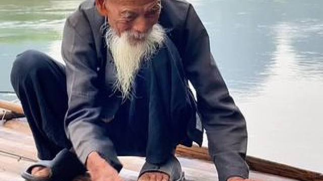 #山青水秀好风光游山逛水看风景 #就想在桂林看山山水水 #秋冬游广西正是好时节 #漓江渔翁 #旅行推