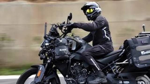 “别问摩托车多少钱，看看你的青春还有多少年！” #800mt #机车 #黑武士