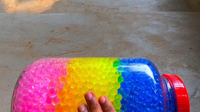 楼梯滚瓶子爆破解压时刻