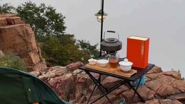 很多美好只适合一个人享受，比如思念、孤独、等待、发呆...又比如看到一处久违的风景……