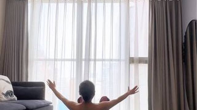 每天滚背 50 次坚持一周会有意想不到惊喜#小动作大作用 #脸胯 #背部锻炼