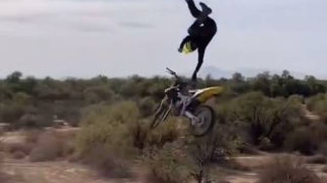 #操作有风险请勿模仿 后面的老哥还好八字硬#机车