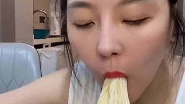 #哪些美食可以拯救没有食欲的日子 #谁懂这个视频对吃货的杀伤力 #深夜放毒系列之让你饿的睡不着