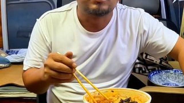 沙和尚到达云南昆明寻甸县，吃广西螺蛳粉，必须是特辣的#自驾游