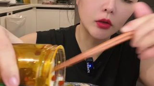 #哪些美食可以拯救没有食欲的日子 #从来没吃过这么好吃的东西 #谁懂这个视频对吃货的杀伤力 #深夜放