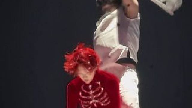 太敢了太有艺术性了但也太痛了 
#周震南 #周震南上海演唱会 #演唱会