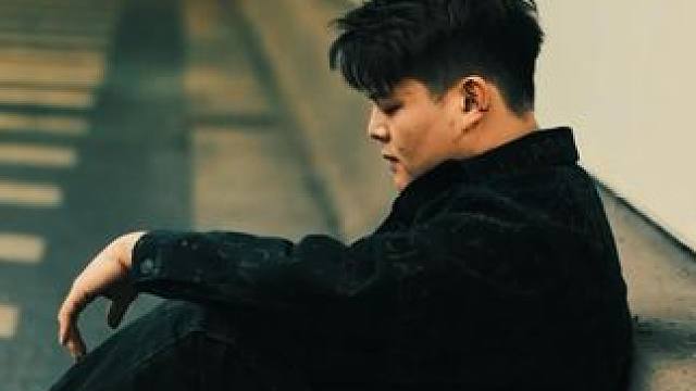 “翻开回忆角落 完美的生活 以为幸福都可以掌握”#爱错 #翻唱 #电影感