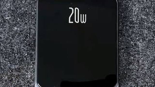 随手一吸的快乐，没有线的束缚，是安卓都羡慕的潇洒 #磁吸充电宝  #移动电源  #外接电池