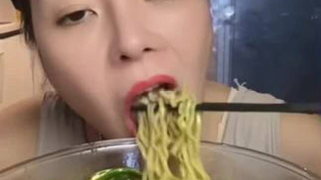 #哪些美食可以拯救没有食欲的日子 #谁懂这个视频对吃货的杀伤力 #深夜放毒系列之让你饿的睡不着#爱吃