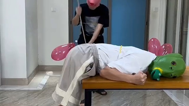 这俩货是真能整活