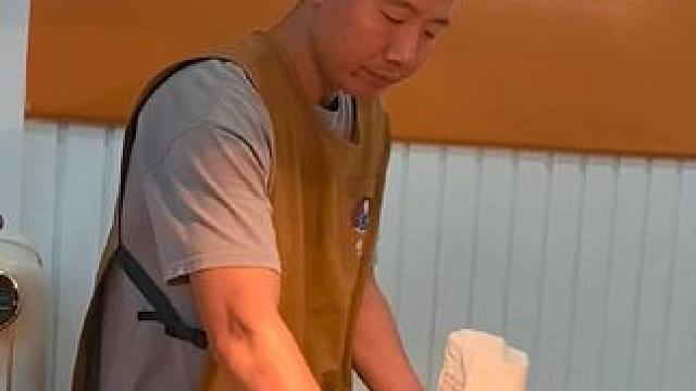 #栗子哥 #高手在民间 #牛人 ，称错免费，这小子太牛了，全网挑战赛！自信的男人最帅！✊