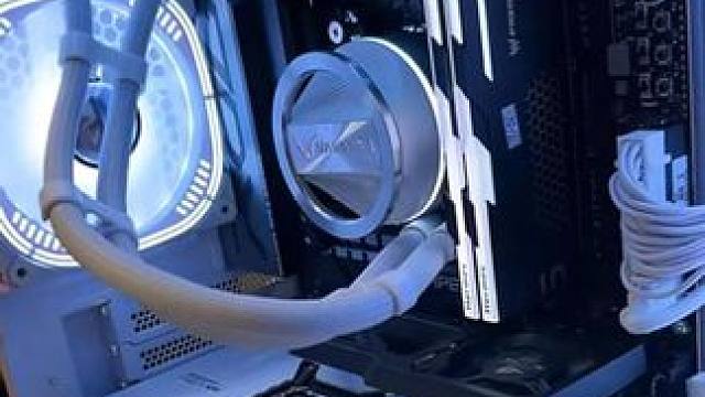 4080Super卡主电竞房打分，8个满级皮肤实力别墅哥！ #外设 #桌搭