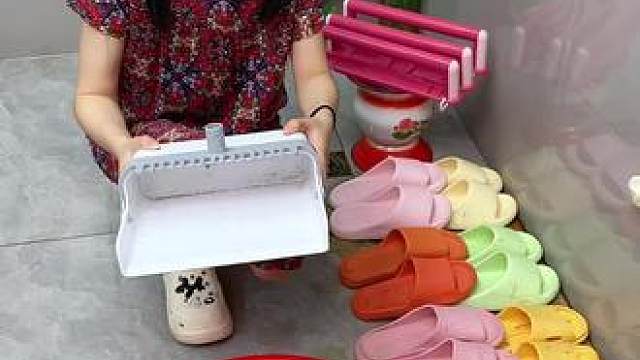 #可伸缩拖鞋架 ，凉鞋拖鞋用它收纳不占空间，还是个#可伸缩毛巾架 ，卫生间干净整洁多了#免打孔 #实