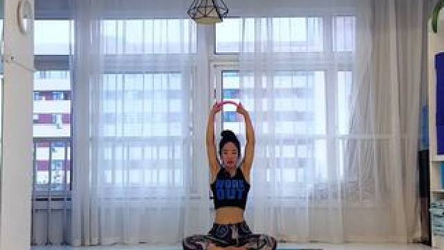 60分钟《瑜伽小环》瑜伽让你5分钟看完，喜欢记得点赞收藏哦，喜欢口令讲解版的亲们，下方评论区留言告诉