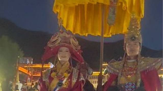 偶遇文成公主实景剧场演出，文成公主从16岁进藏走到19岁，从此一生再未回过大唐。“彼时大唐明月夜，今