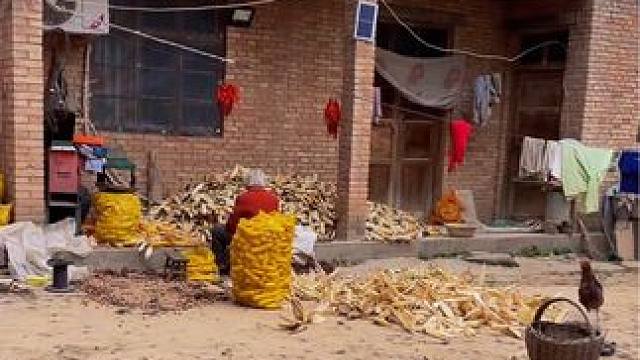 故事人人有，只是各不同，在咖啡一样苦的日子里，要学会自己给自己放糖。生活就是顶着一分的甜，冲淡那九分