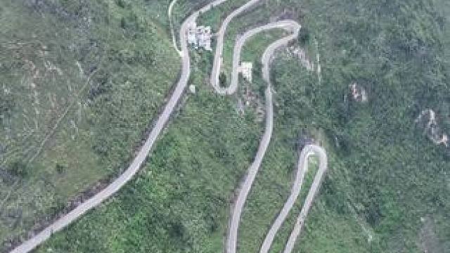 悬崖峭壁的挂壁公路#旅行推荐官 #远离城市的喧嚣 #盘山公路