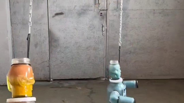 玻璃人互撞爆破解压时刻