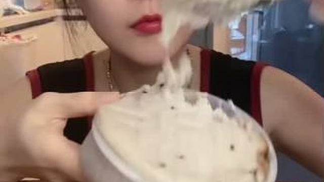 #哪些美食可以拯救没有食欲的日子 #谁懂这个视频对吃货的杀伤力#好吃的东西要吃进肚子里 #网红零食测