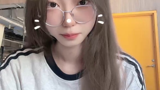 还是头发长一点好看啊