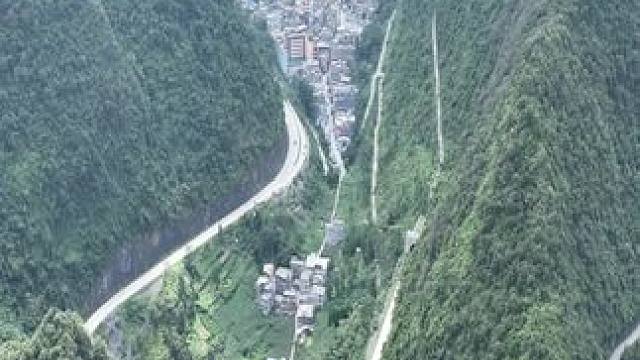 隐藏在大山深处的金三角乡镇“隆福乡”四面环山只有一条二级路通往外界！