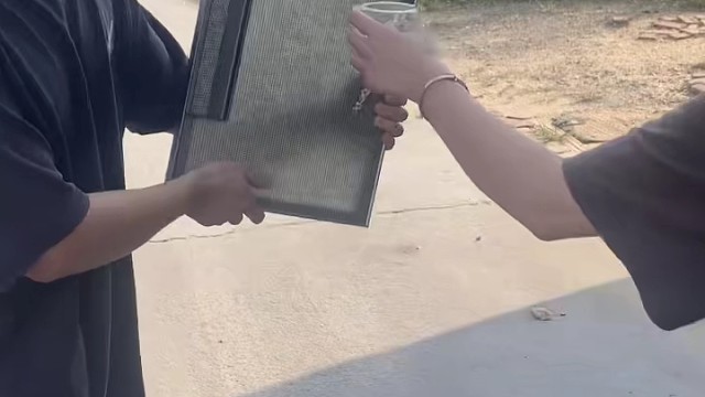 新型网布面材，防水测试
 #防水材料 #全屋订制 #门板