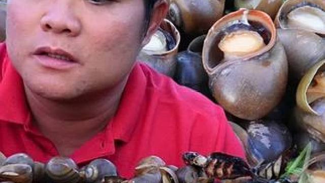 泰国小脆螺小苦瓜酸辣拌豆角️烤咸鱼香米饭团 #泰国大叔#泰国特色#泰国凉拌#泰国美食 #泰国主播吃美