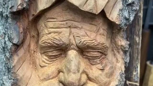 木雕人像，很逼真#dou上热门 #木雕工艺 #专业动作请勿模仿