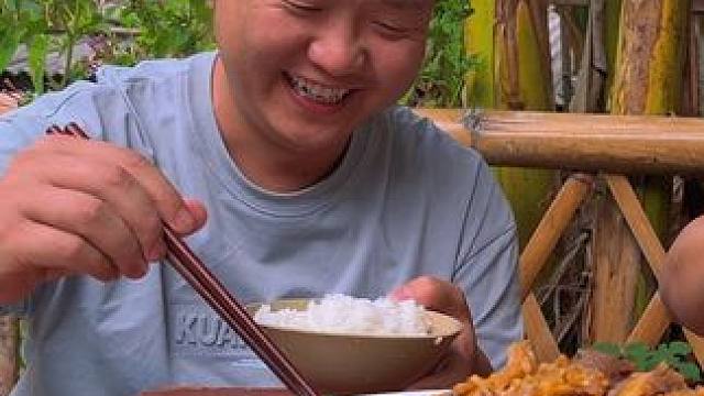 听劝，这次牛欢喜用酸菜爆炒，味道果然不错！ #新农人计划2024 #农村美食 #乡村守护人