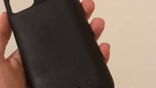 有了这个，出门再也不用借充电宝了~ #充电宝 #手机壳 #玩个很新的东西