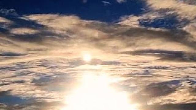 #想和家人分享丁达尔效应时 #丁达尔效应出现的时候光就有形状 #这是我看到的天空