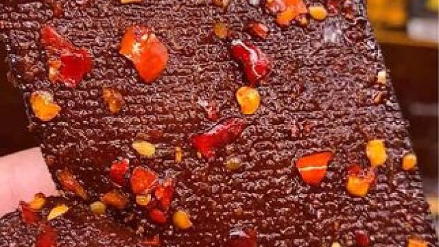 这个湖南黑金大千张吃起来香辣爆汁，越嚼越香#零食推荐 #追剧小零食 #美食推荐