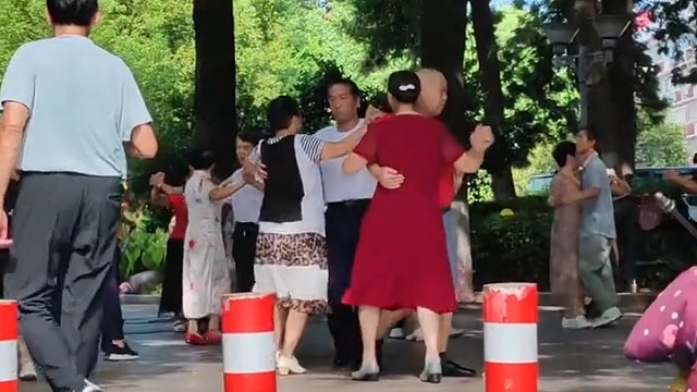 魔法攻击伤害范围就是广，瞬间团灭