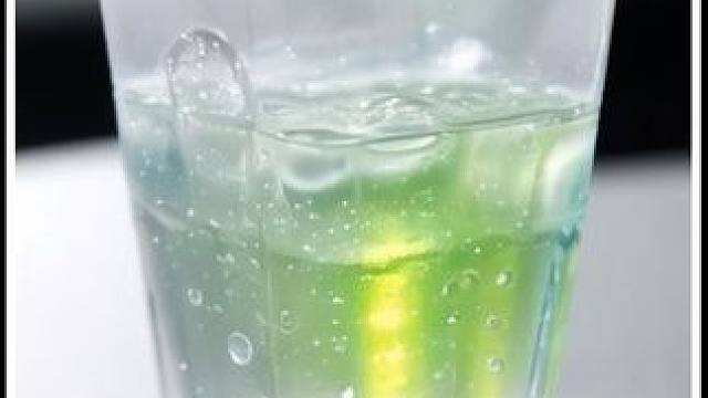 女孩第一次尝试独自露营，却意外发现怪异现象...