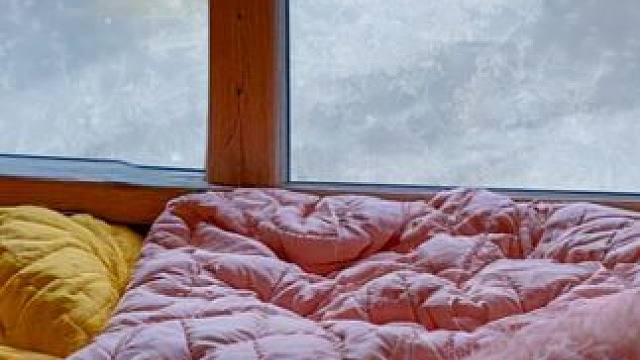 巨大风雪到来，住在山坡上的温暖小屋里安心入睡吧！ #白噪音入睡 #助眠视频 #助眠解压 #睡眠音乐 