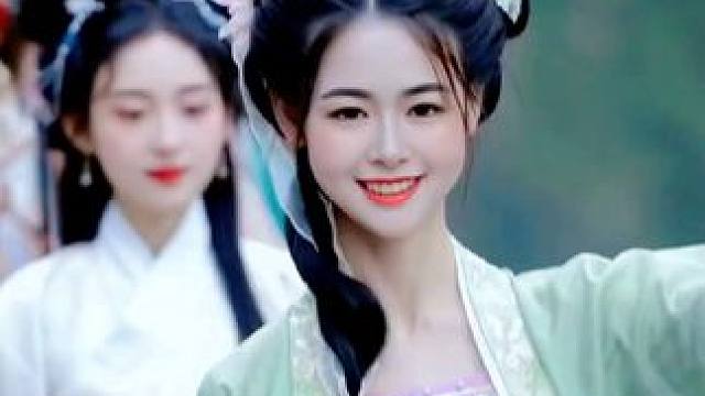 #烟花二月去踏青 #古风汉服美如画 #原来穿上古装也可以这么美 #国风古韵 #云想衣裳花想容