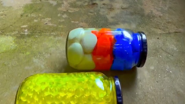 楼梯滚瓶子爆破解压时刻