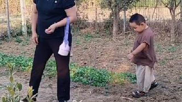 静静带大家参观果园，种的蔬菜一颗没出，咋回事 #原创视频 #我的乡村生活 #田园生活