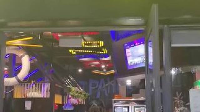 宝子们，不是肉蟹煲吃不起，而是赖胖子肉蟹煲(乐天城店)更有性价比。每天走到我们家的客人都没有站着出去