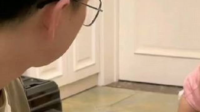 宝宝:你给自己买点核桃把#搞笑 #看一遍笑一遍 #爸爸带娃