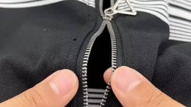 我的衣服拉链坏了，用这个#拉链修复器  #可拆卸拉链头 #小东西大用处  #缝缝补补  #生活好帮手