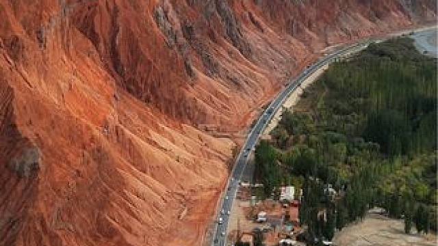 进入帕米尔高原的第一景，奥依塔克红山谷。#这里是新疆 #丹霞地貌 #帕米尔高原 #新疆美好推荐官 #