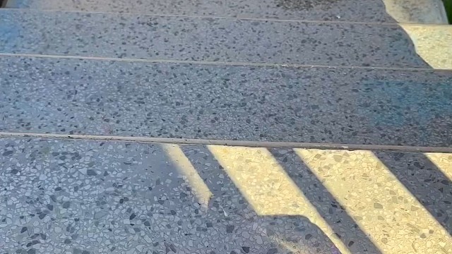 楼梯滚瓶子爆破解压时刻